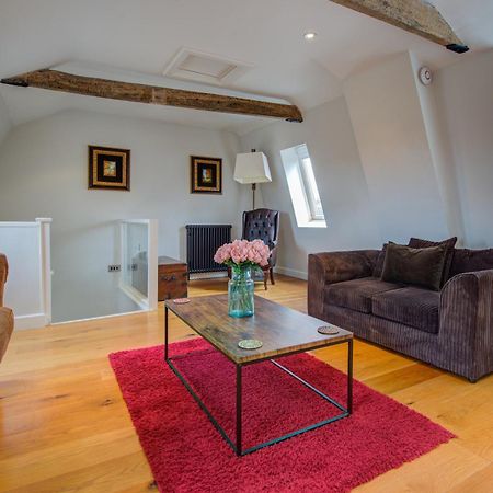 Spacious 2-Bed Home - Exposed Beams & Fast Internet Included Стамфорд Экстерьер фото