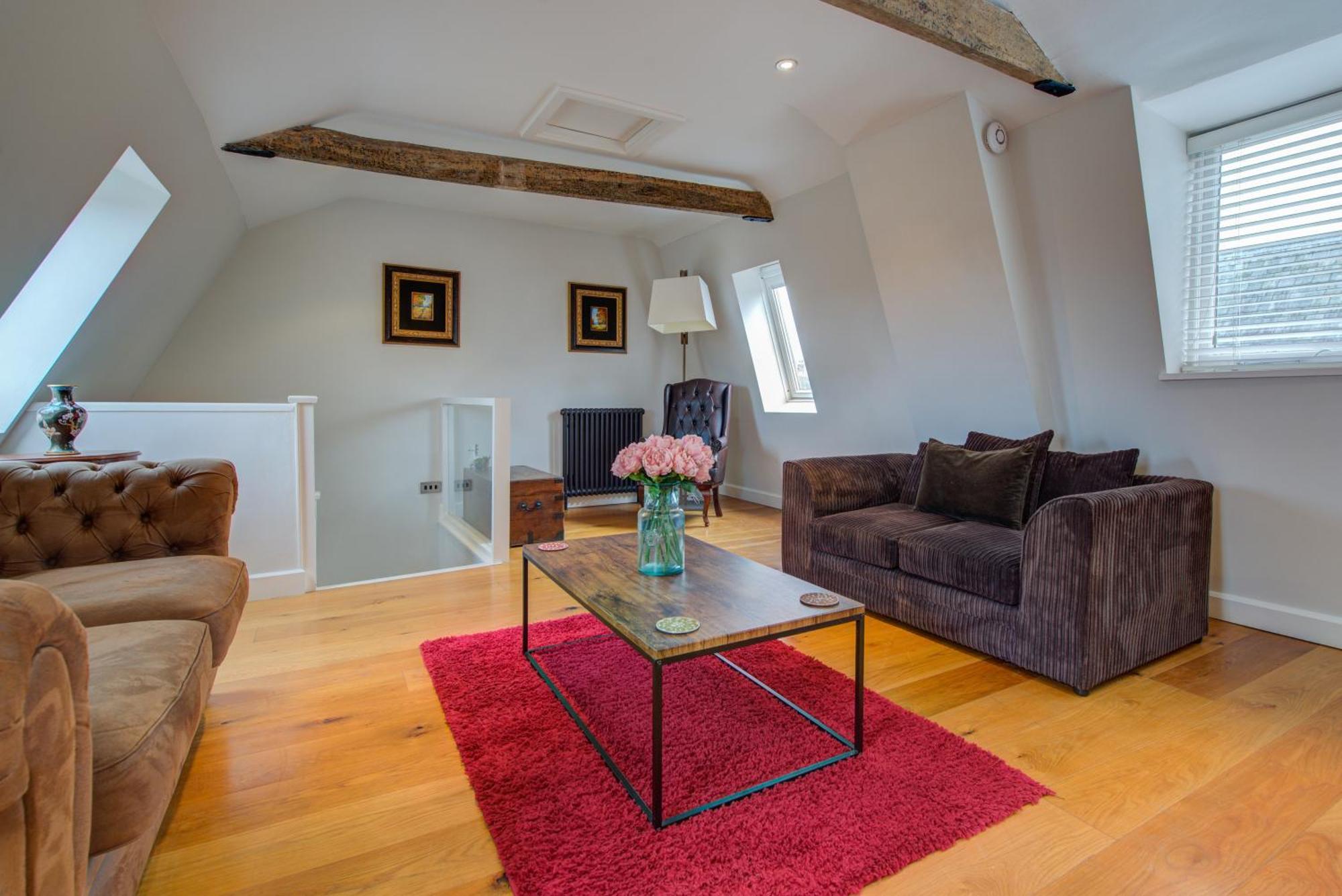 Spacious 2-Bed Home - Exposed Beams & Fast Internet Included Стамфорд Экстерьер фото