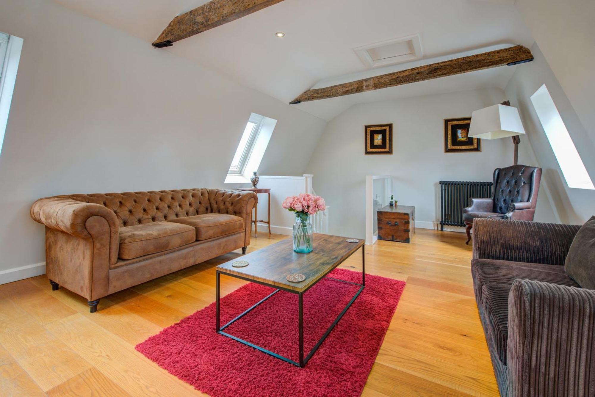 Spacious 2-Bed Home - Exposed Beams & Fast Internet Included Стамфорд Экстерьер фото